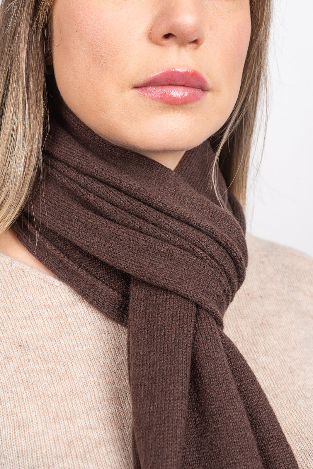 Unisex 100% cashmere scarf, colour Brown, view 3 | Dalle Piane Cashmere