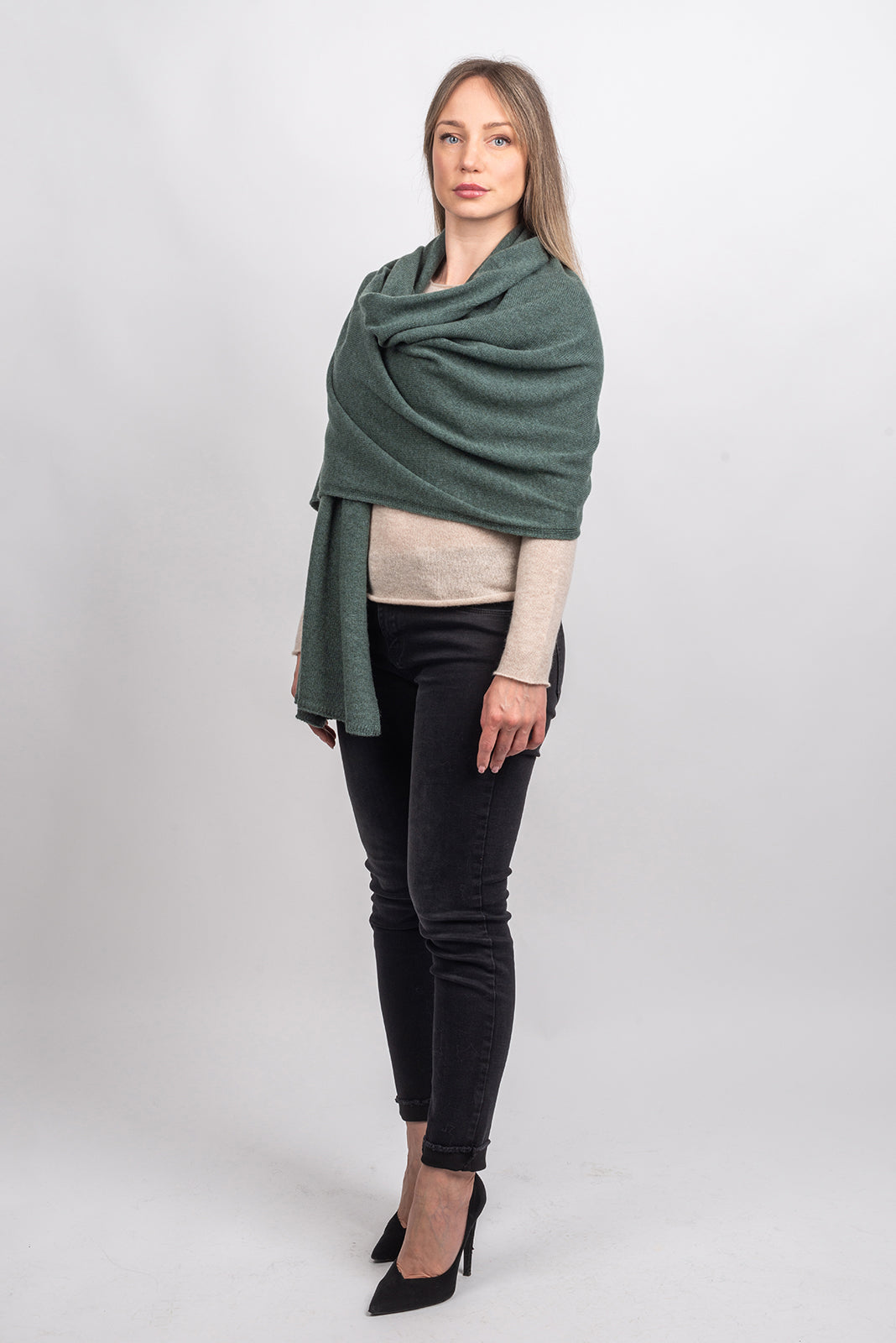 Women's 100% cashmere wrap, colour Sage Green, view 2 | Dalle Piane Cashmere