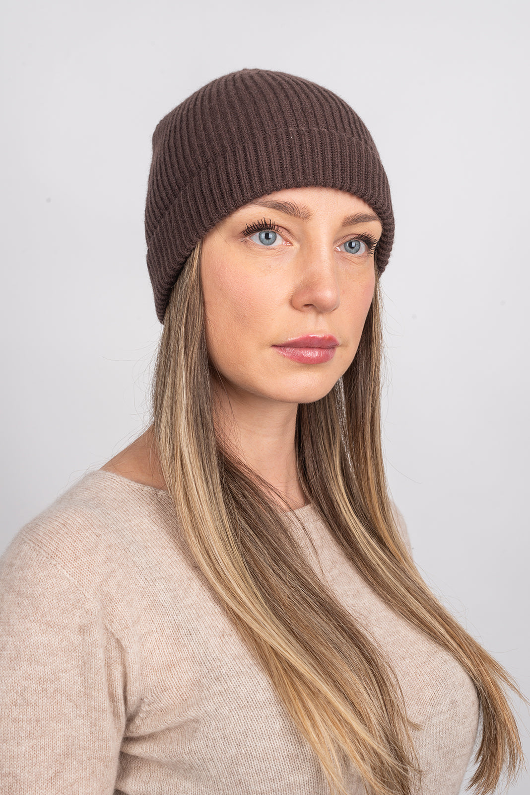 Women's fisherman's rib 100% cashmere beanie, colour Brown, view 2 | Dalle Piane Cashmere