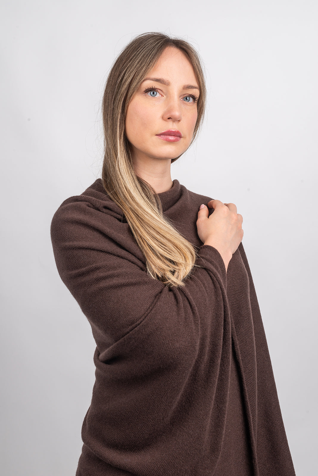 100% cashmere poncho, colour Sage Green, view 4 | Dalle Piane Cashmere