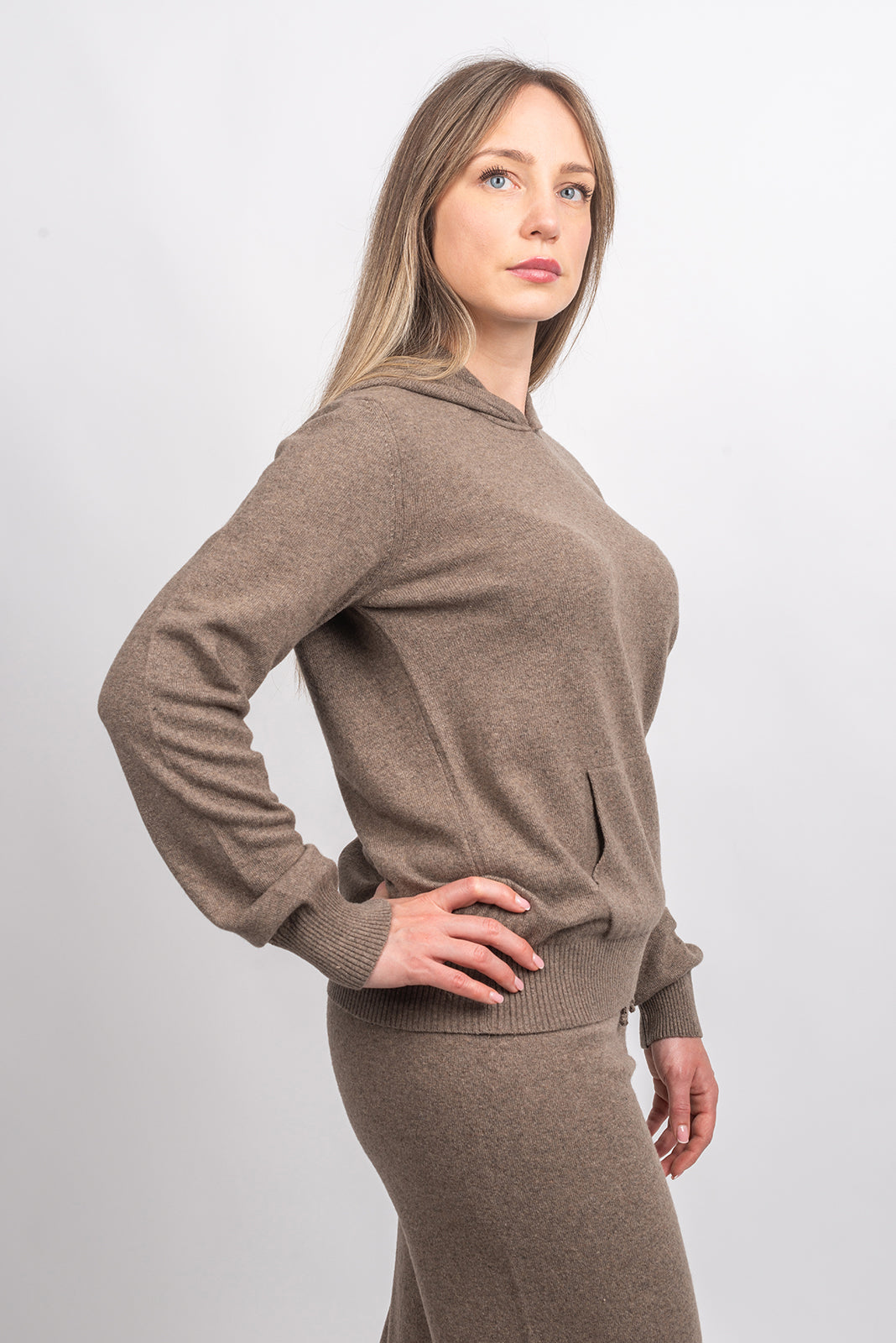 Women's hooded cashmere blend sweatshirt, colour Mink, view 4 | Dalle Piane Cashmere