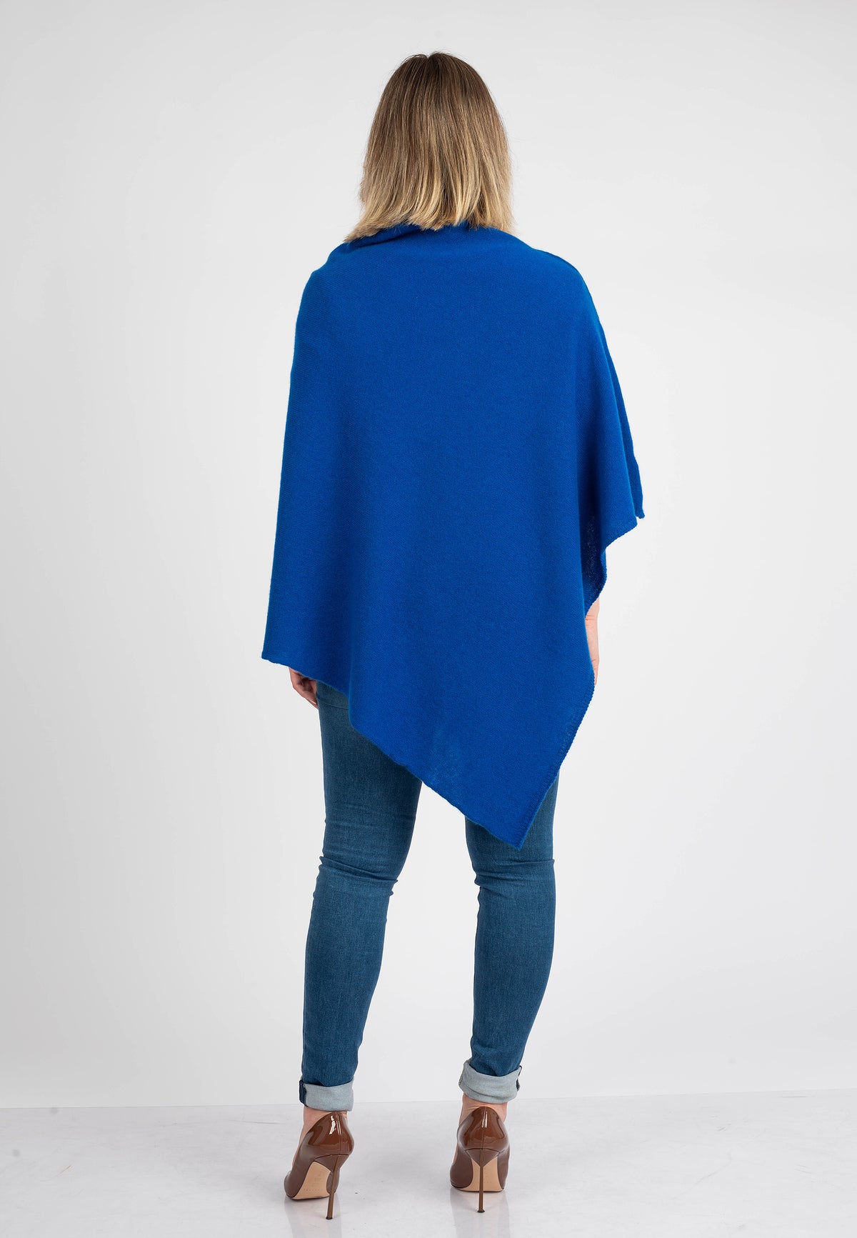 100% cashmere poncho, colour Electric Blue, view 4 | Dalle Piane Cashmere
