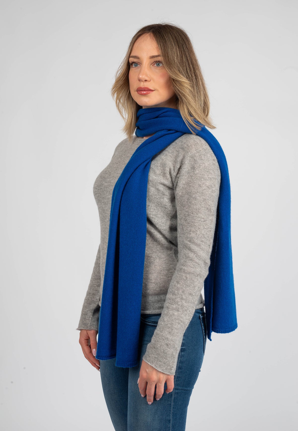 Women's wide 100% cashmere scarf, colour Electric Blue, view 3 | Dalle Piane Cashmere