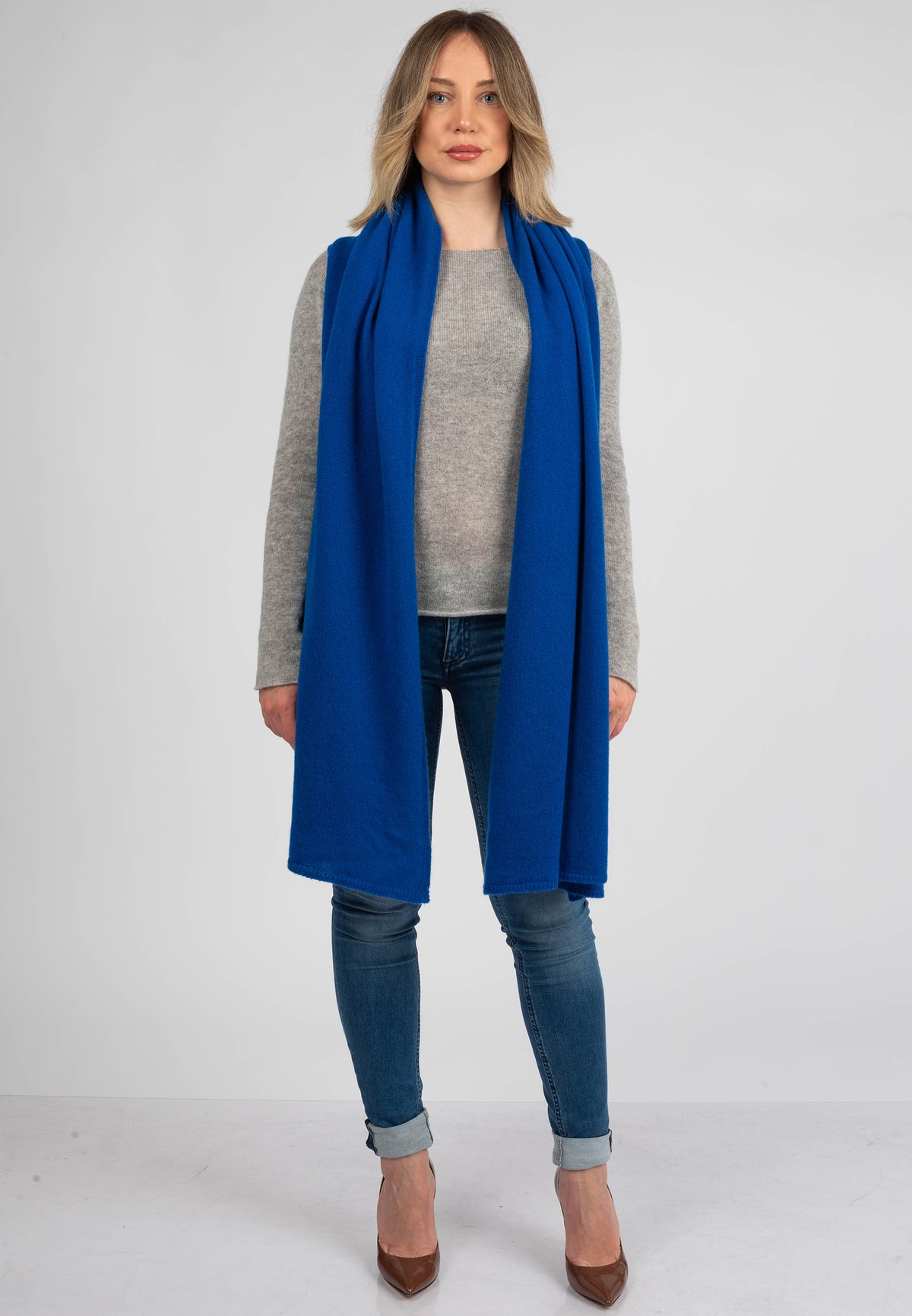 Women's 100% cashmere wrap, colour Electric Blue, view 3 | Dalle Piane Cashmere