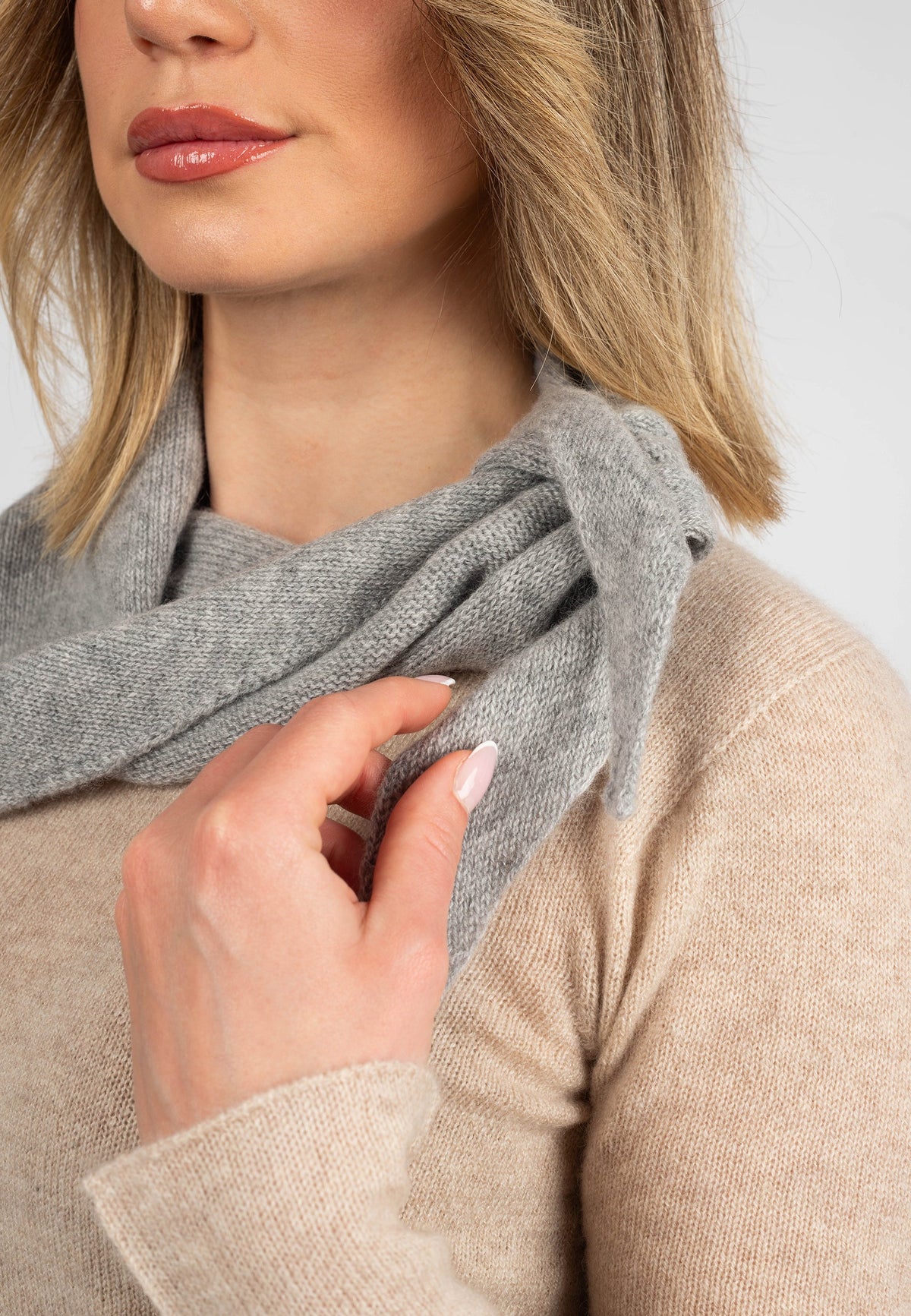 Women's 100% cashmere triangle scarf, colour Grey, view 4 | Dalle Piane Cashmere