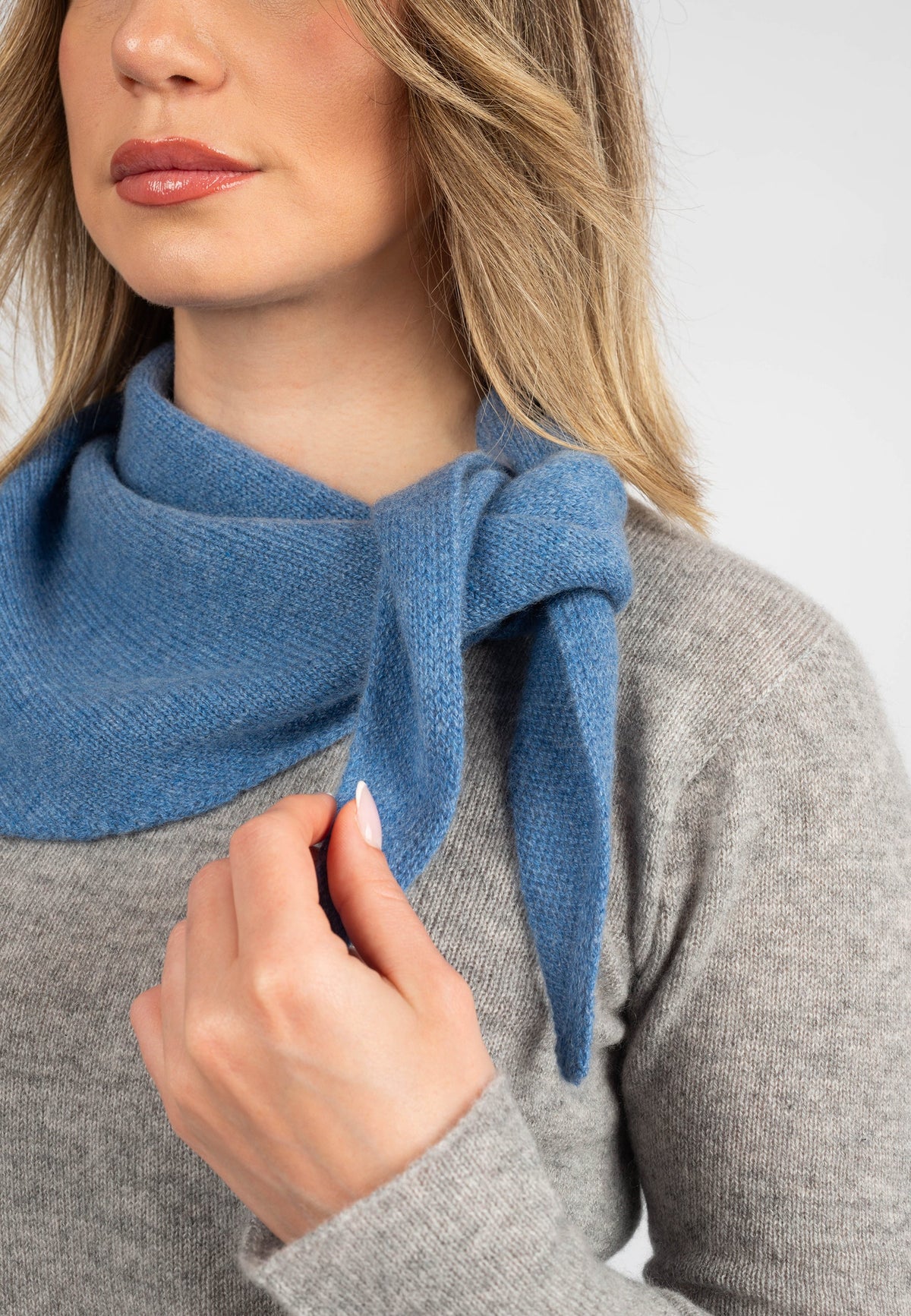 Women's 100% cashmere triangle scarf, colour Light Blue, view 4 | Dalle Piane Cashmere