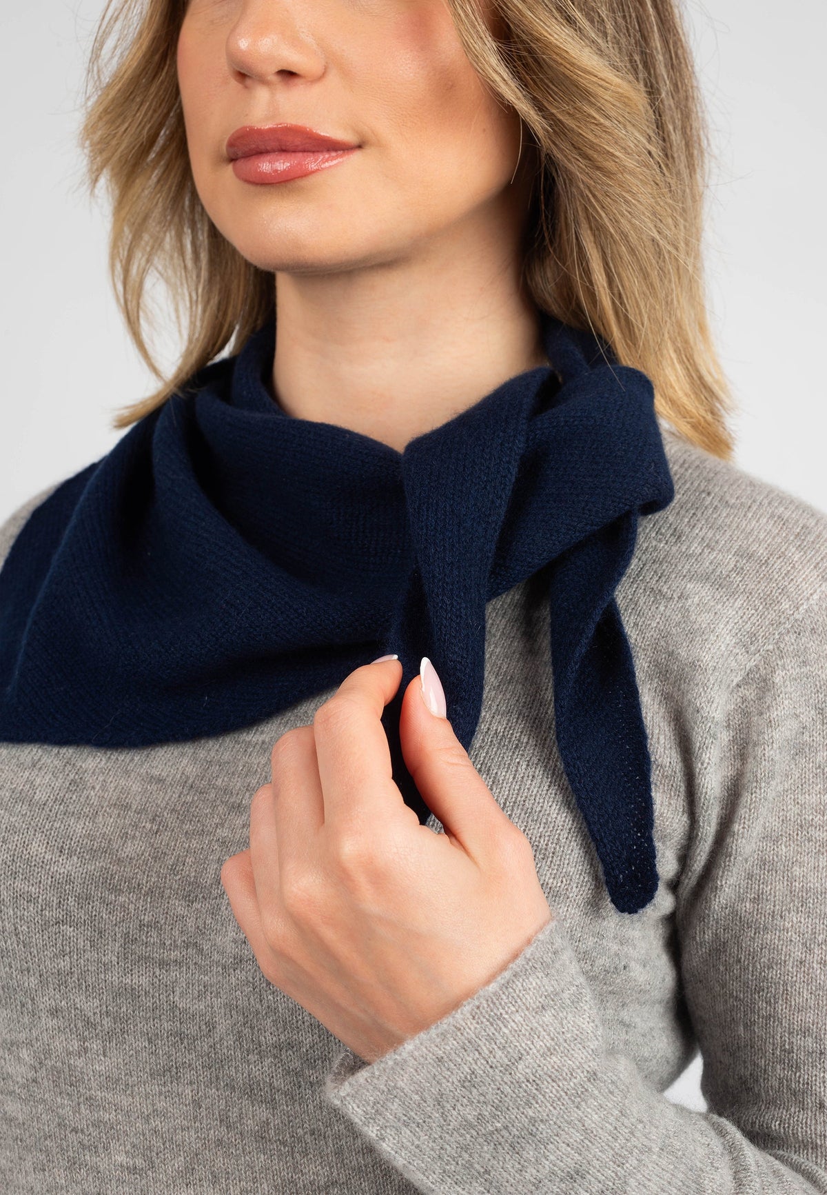 Women's 100% cashmere triangle scarf, colour Blue, view 4 | Dalle Piane Cashmere