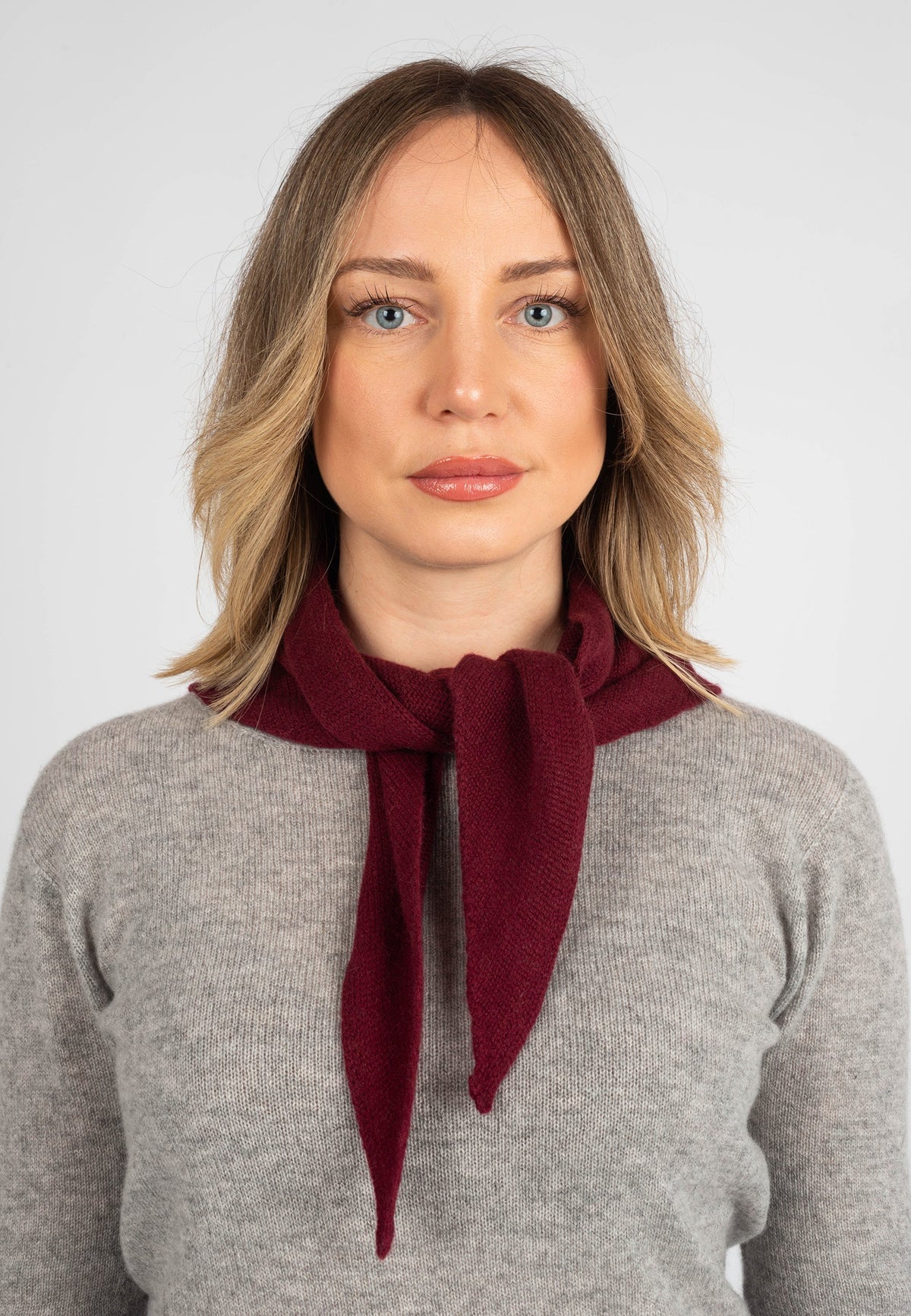 Women's 100% cashmere triangle scarf, colour Bordeaux, view 4 | Dalle Piane Cashmere