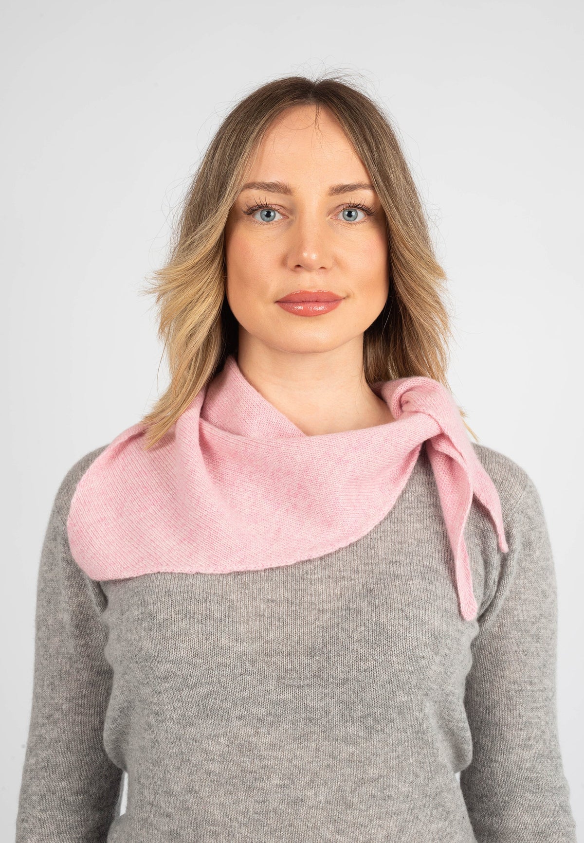Women's 100% cashmere triangle scarf, colour Pink, view 2 | Dalle Piane Cashmere