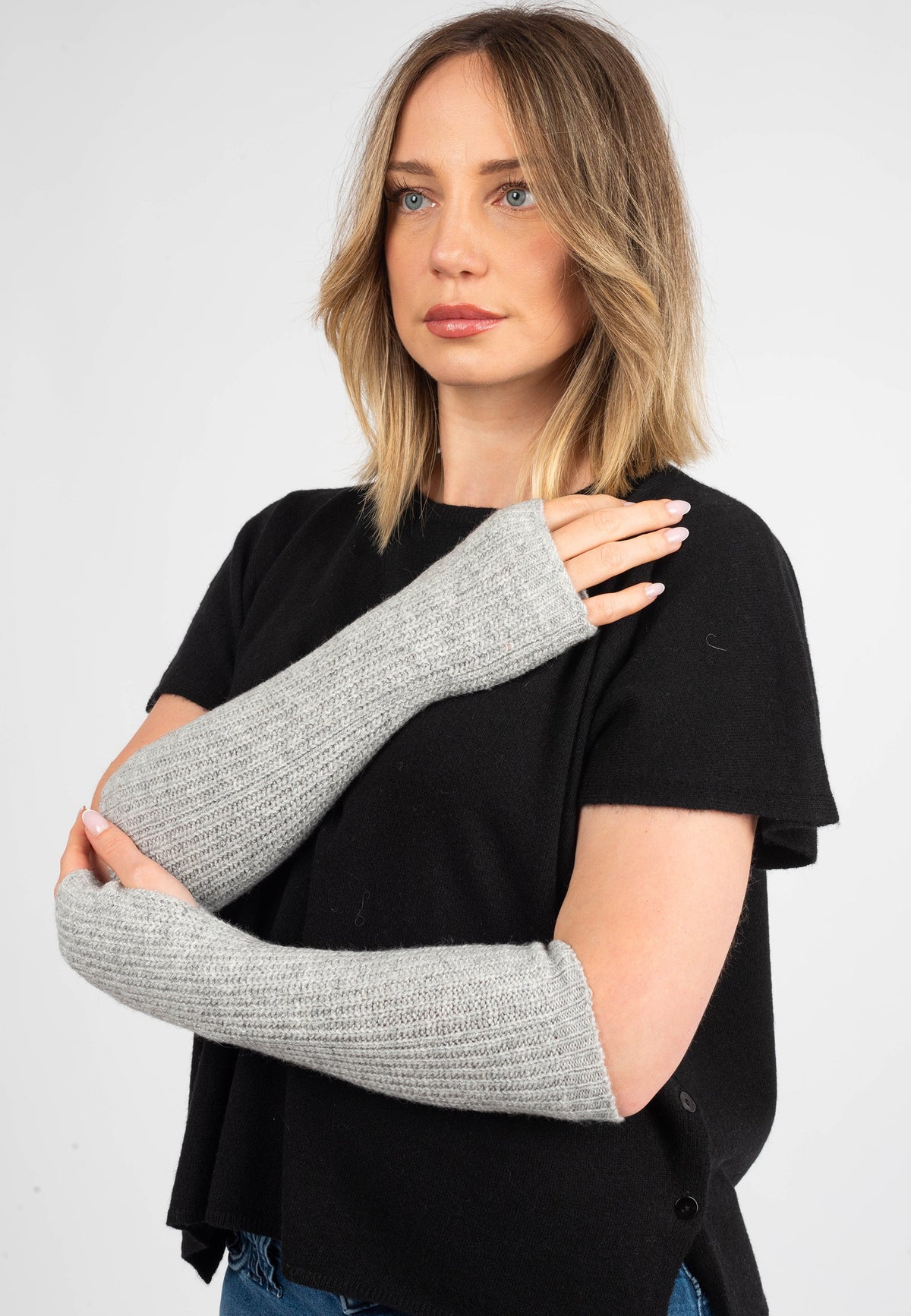 Women's cashmere blend arm warmers, colour Grey, view 4 | Dalle Piane Cashmere