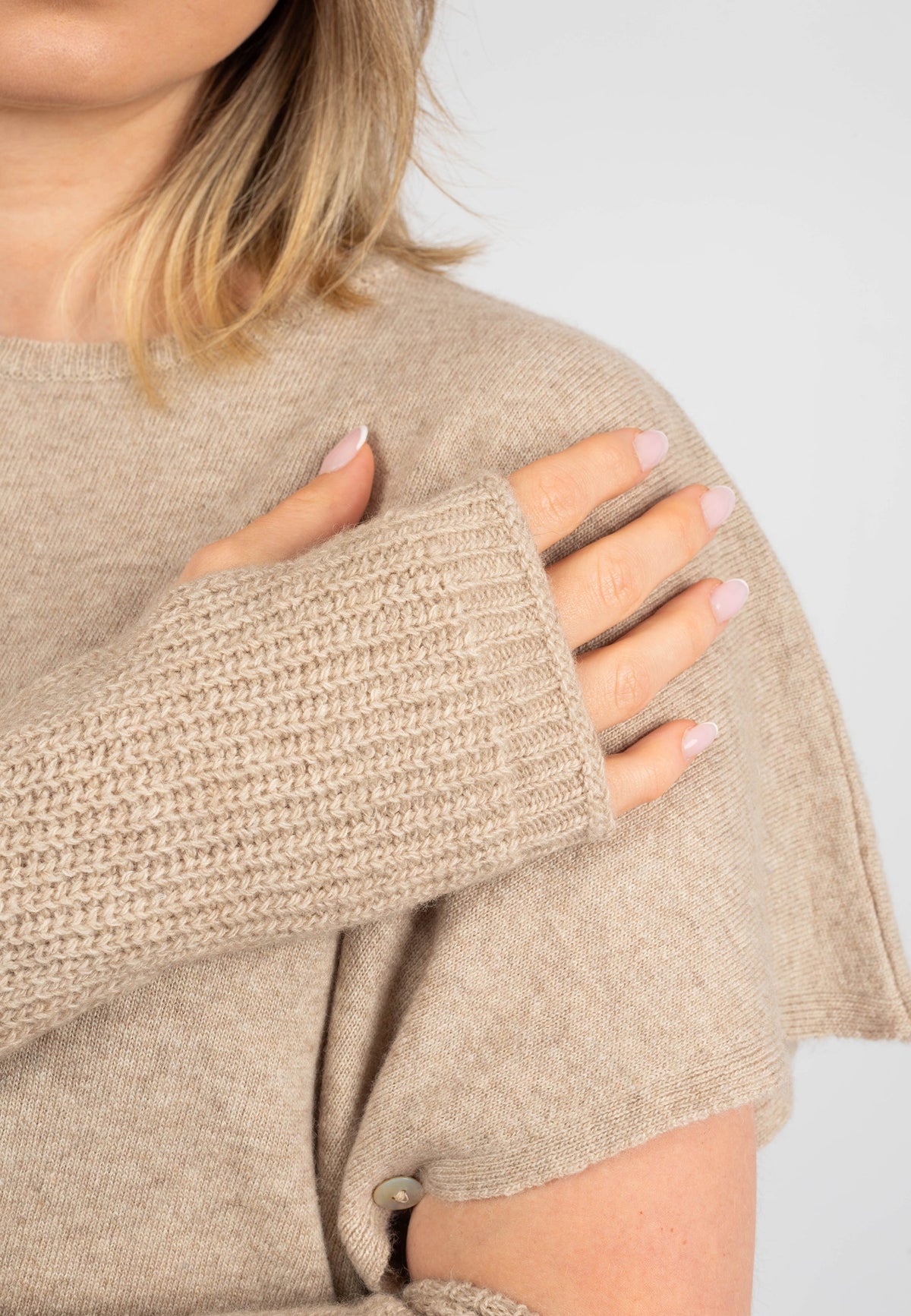 Women's cashmere blend arm warmers, colour Beige, view 5 | Dalle Piane Cashmere