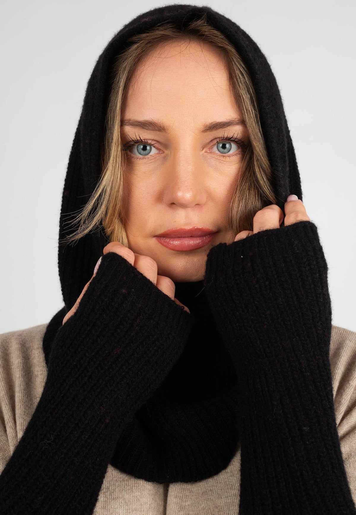 Cashmere blend balaclava, colour Black, view 3 | Dalle Piane Cashmere