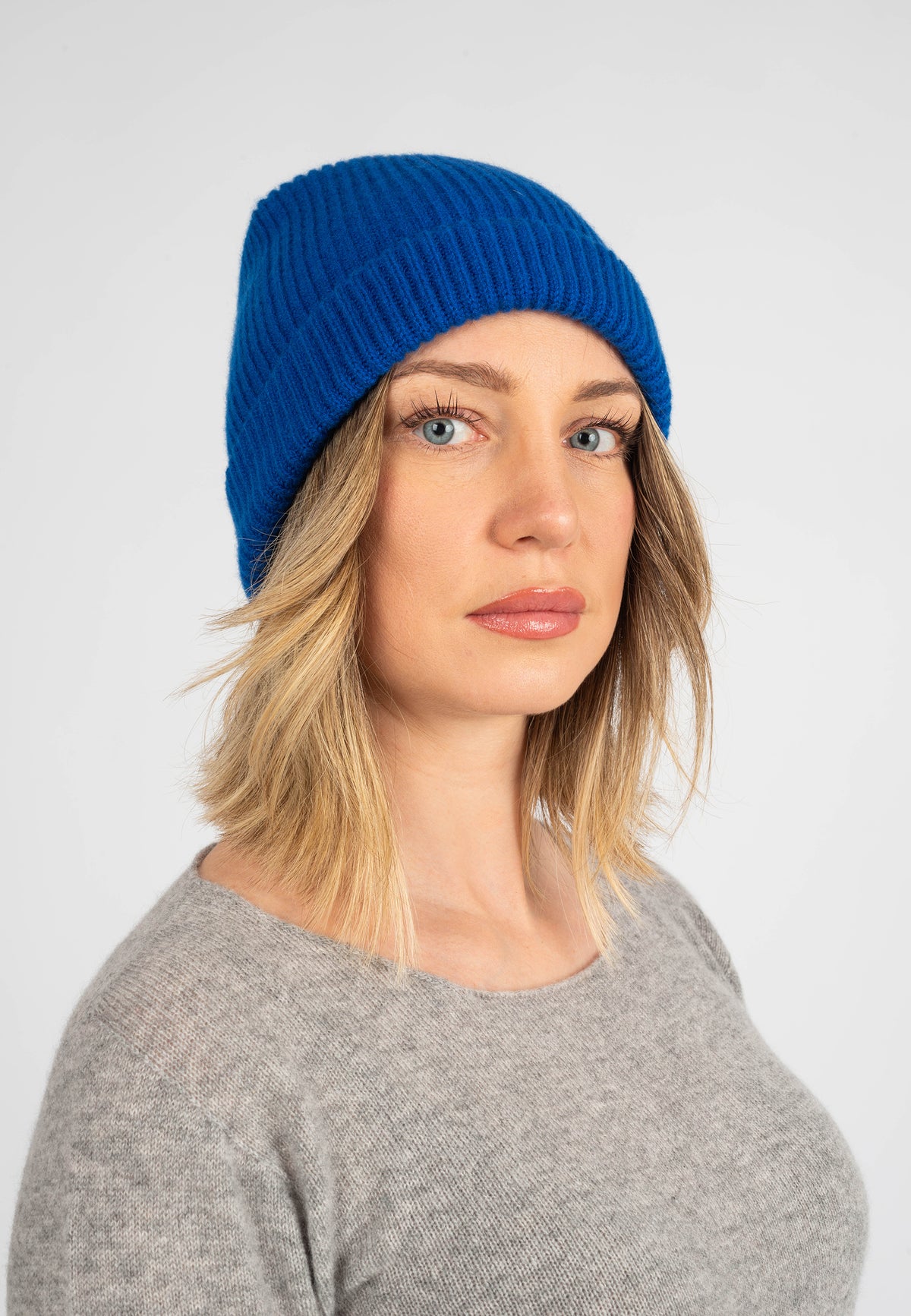 Women's fisherman's rib 100% cashmere beanie, colour Electric Blue, view 2 | Dalle Piane Cashmere