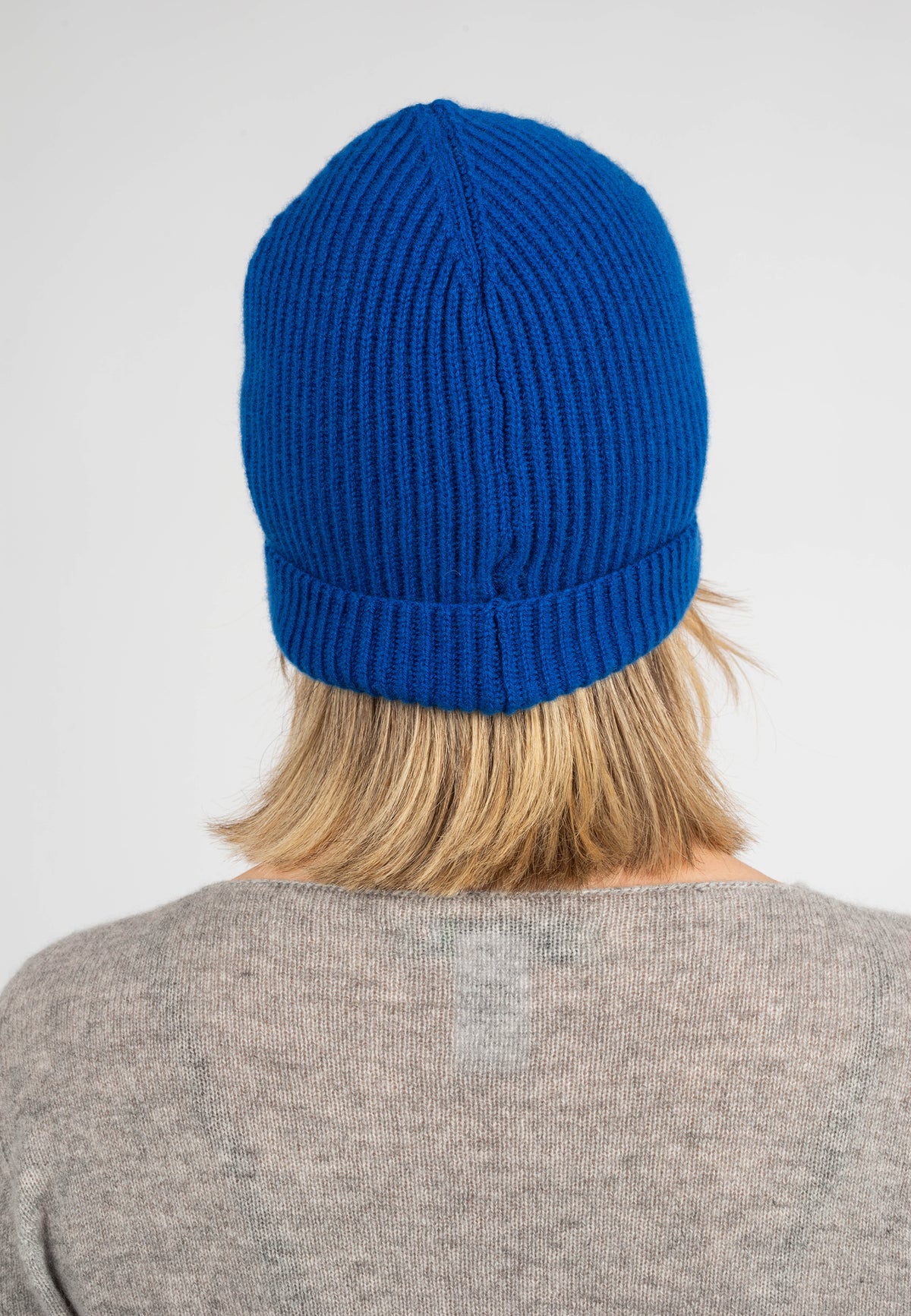 Women's fisherman's rib 100% cashmere beanie, colour Electric Blue, view 4 | Dalle Piane Cashmere