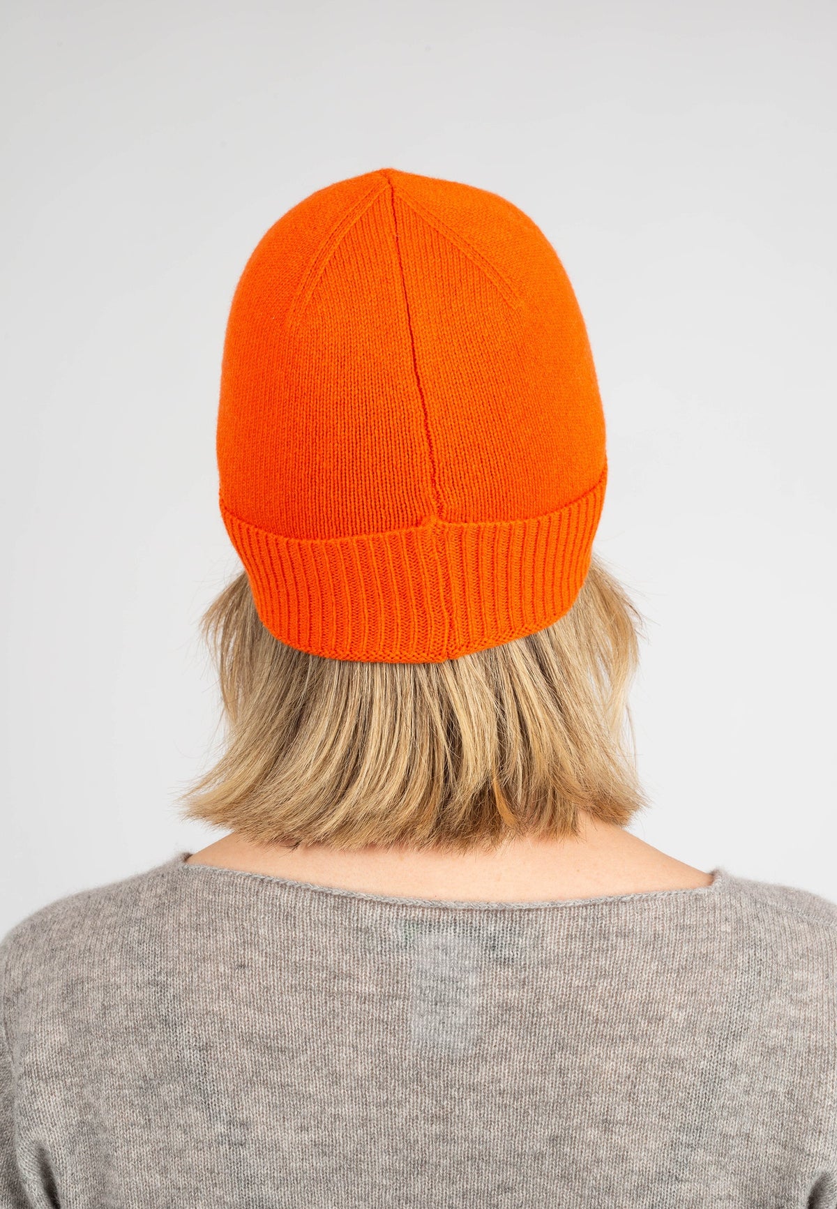 Women's plain-knit 100% cashmere beanie, colour Orange, view 4 | Dalle Piane Cashmere