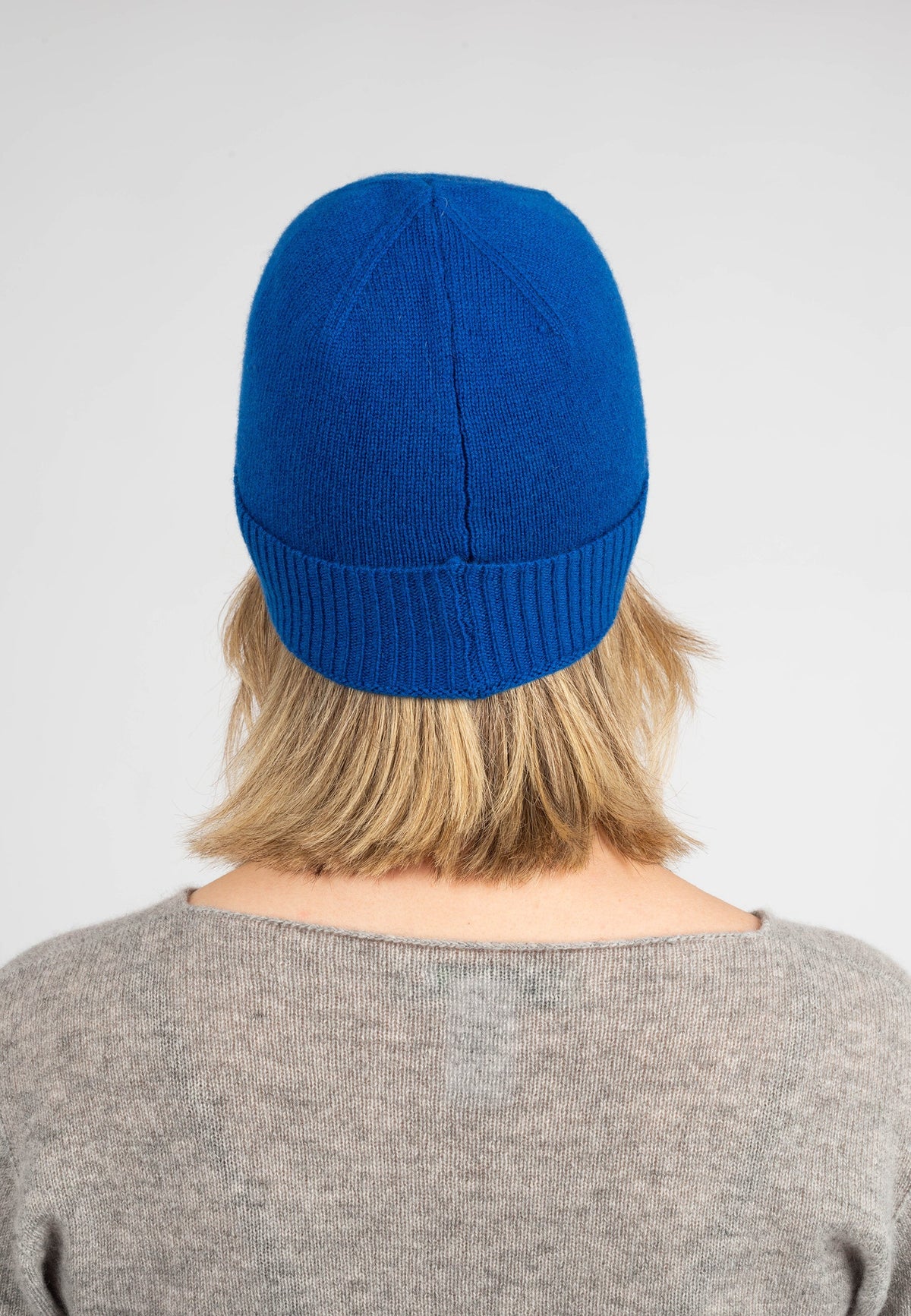 Women's plain-knit 100% cashmere beanie, colour Electric Blue, view 4 | Dalle Piane Cashmere