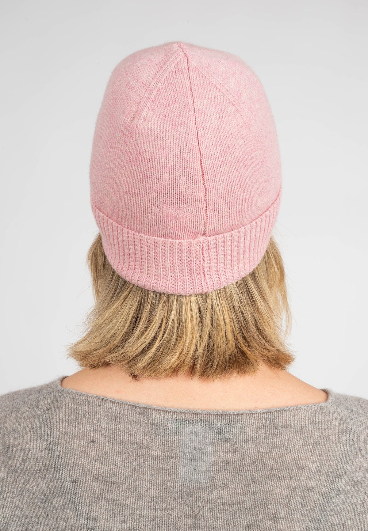 Women's plain-knit 100% cashmere beanie, colour Pink, view 4 | Dalle Piane Cashmere