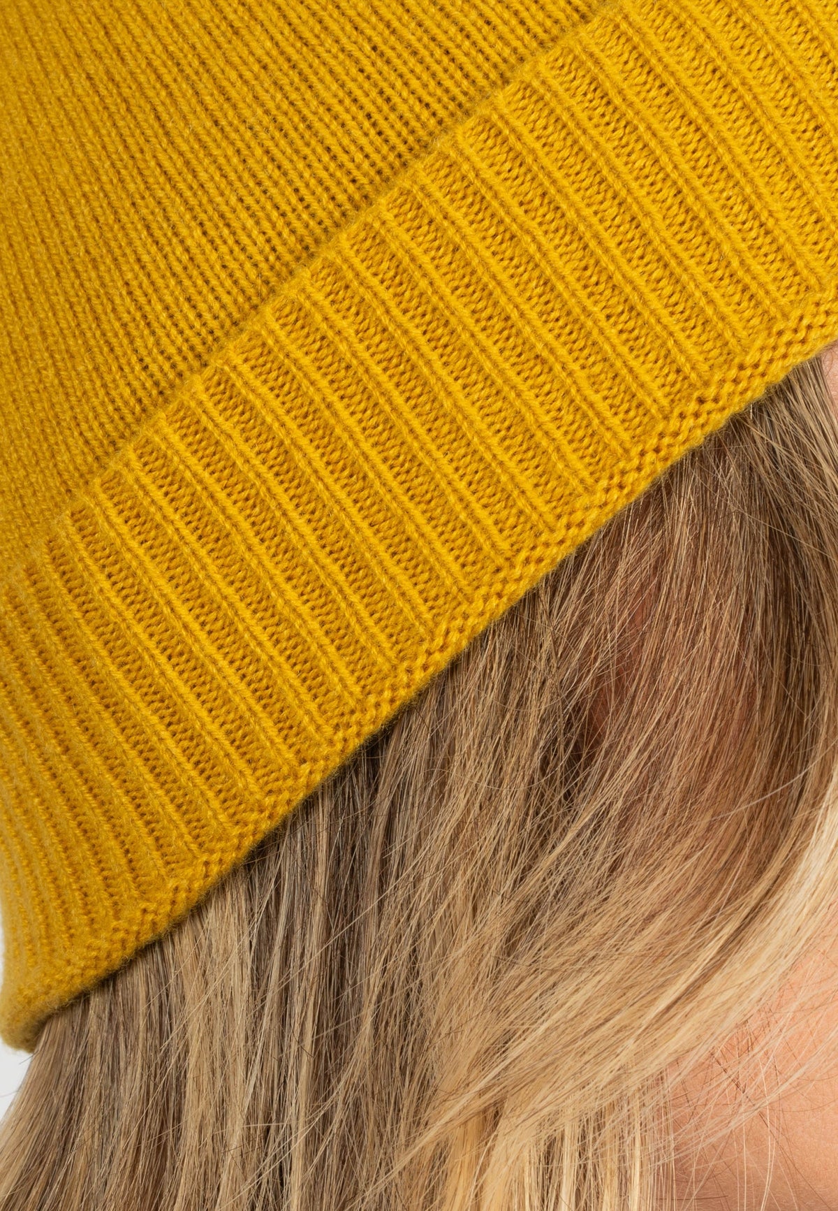 Women's plain-knit 100% cashmere beanie, colour Yellow, view 3 | Dalle Piane Cashmere