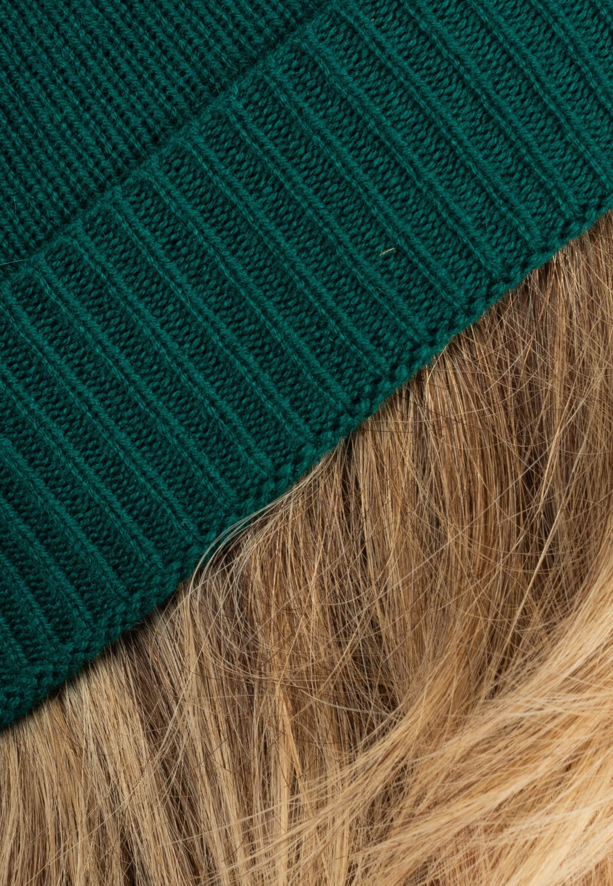 Women's plain-knit 100% cashmere beanie, colour Green, view 3 | Dalle Piane Cashmere