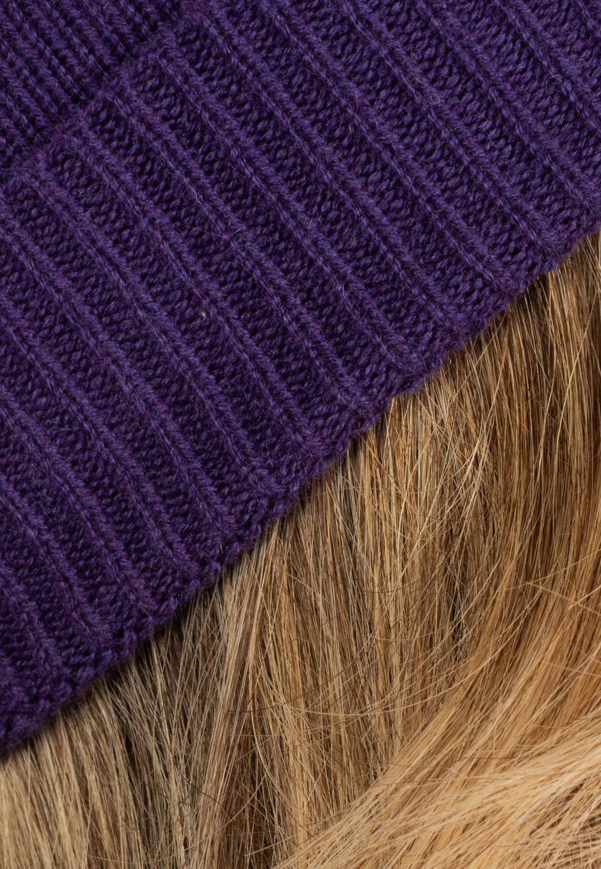 Women's plain-knit 100% cashmere beanie, colour Purple, view 3 | Dalle Piane Cashmere