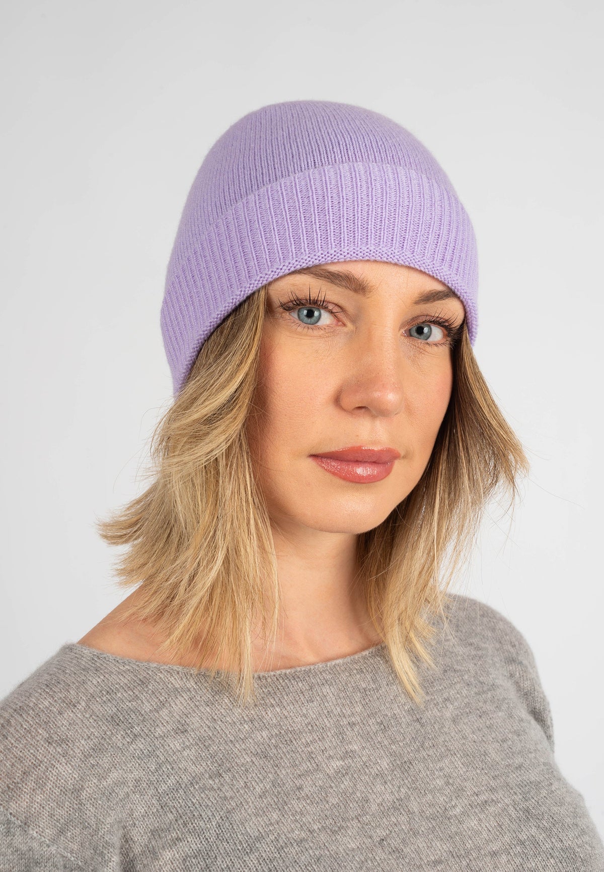 Women's plain-knit 100% cashmere beanie, colour Lilac | Dalle Piane Cashmere