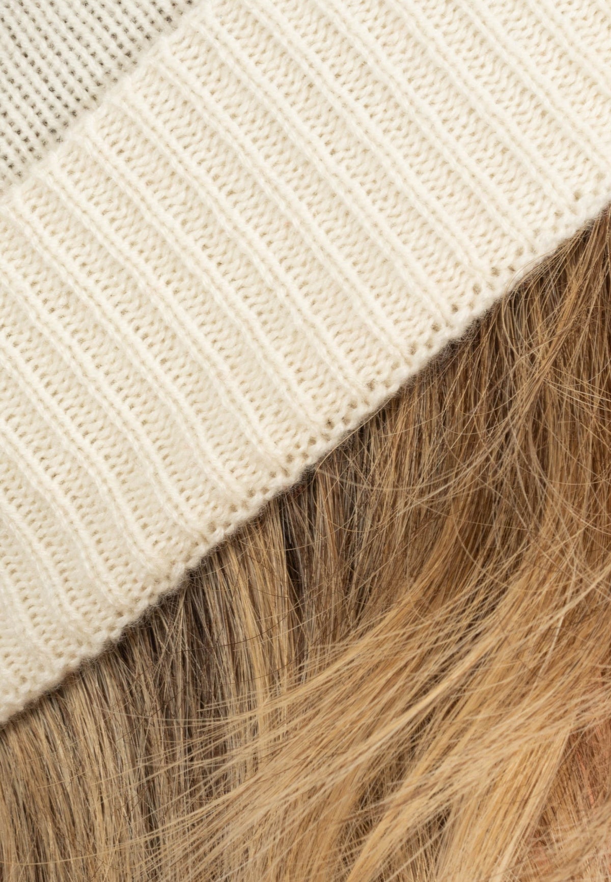 Women's plain-knit 100% cashmere beanie, colour Cream, view 3 | Dalle Piane Cashmere