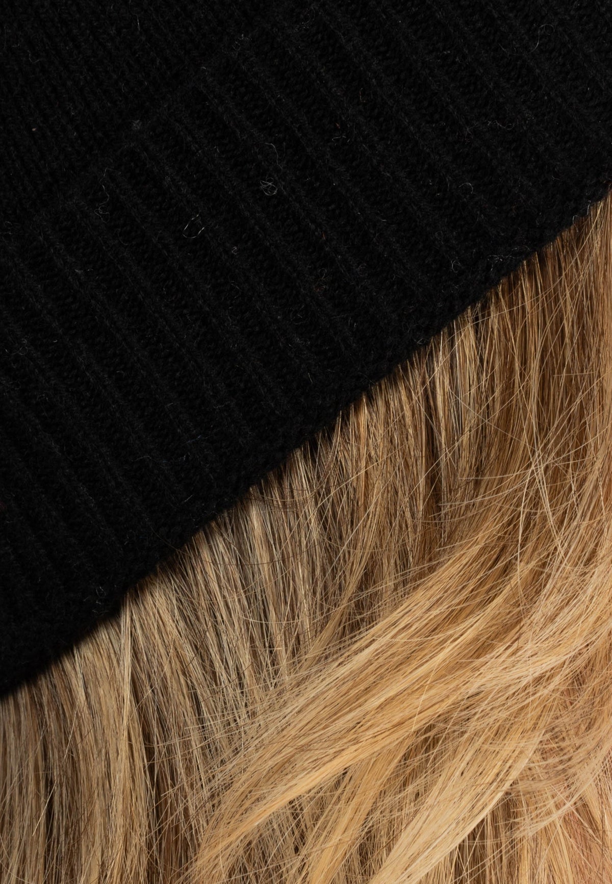 Women's plain-knit 100% cashmere beanie, colour Black, view 3 | Dalle Piane Cashmere