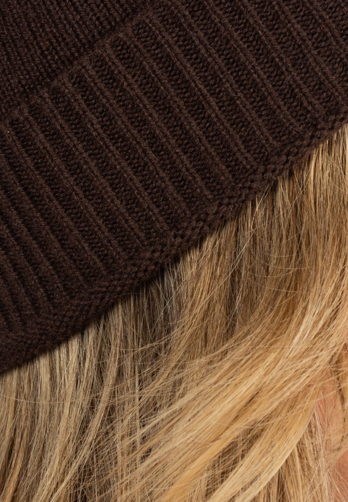 Women's plain-knit 100% cashmere beanie, brown | Dalle Piane Cashmere