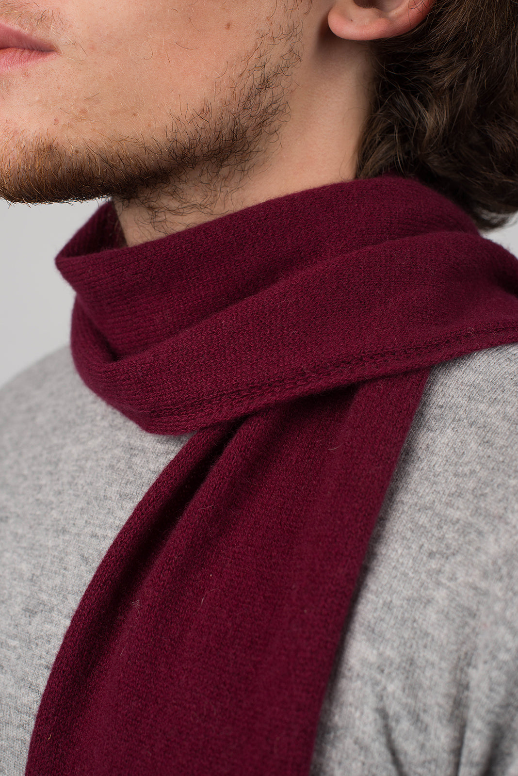 Men's 100% cashmere skinny scarf, colour Bordeaux, view 3 | Dalle Piane Cashmere