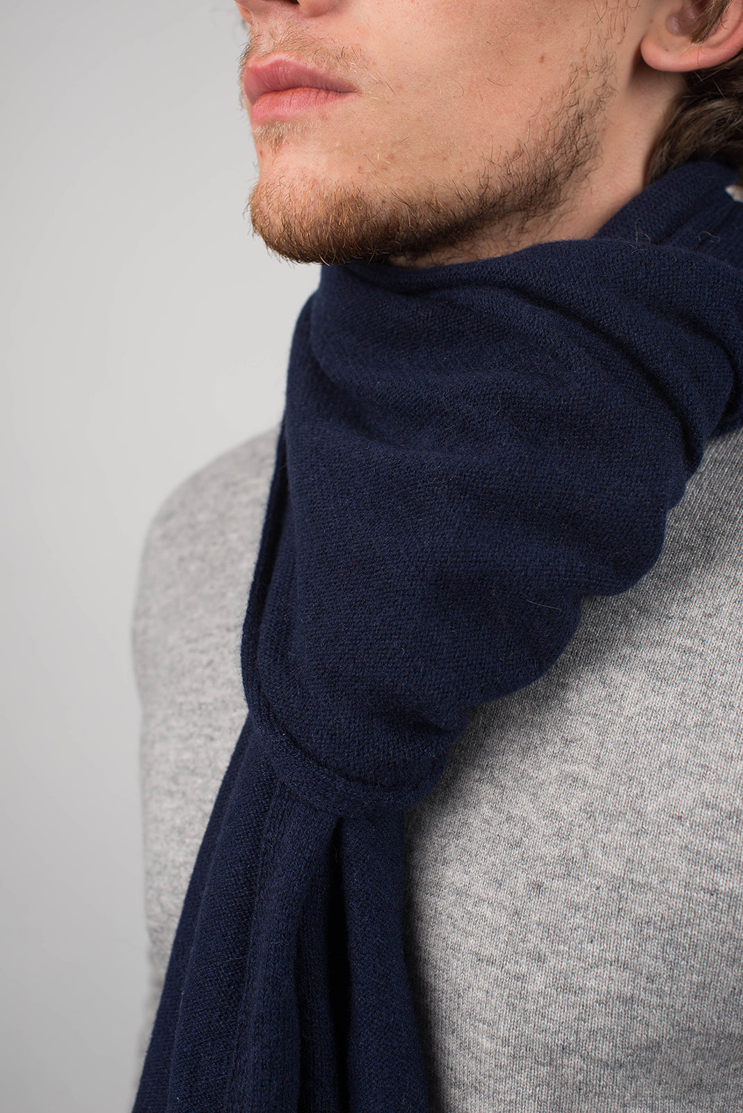 Men's wide 100% cashmere scarf, colour Blue, view 4 | Dalle Piane Cashmere