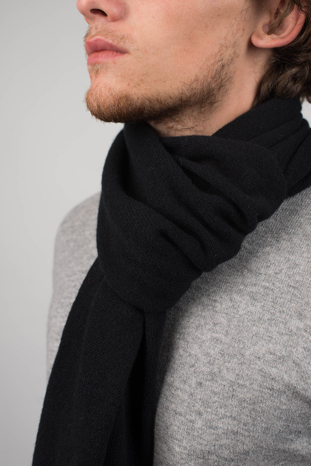 Men's wide 100% cashmere scarf, colour Black, view 4 | Dalle Piane Cashmere