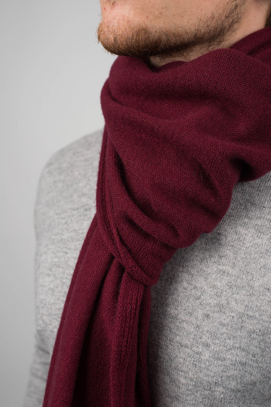 Men's wide 100% cashmere scarf, colour Bordeaux, view 4 | Dalle Piane Cashmere