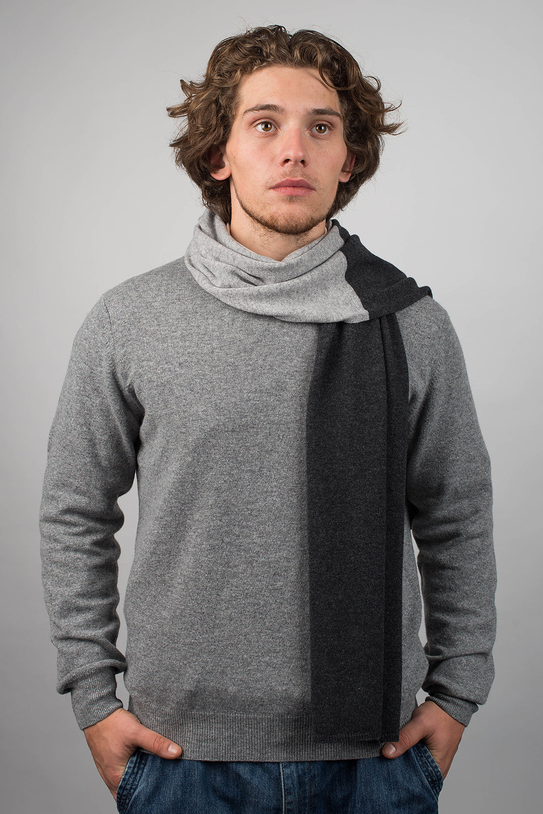 Men's two-tone 100% cashmere scarf, colour Anthracite-Grey, view 2 | Dalle Piane Cashmere