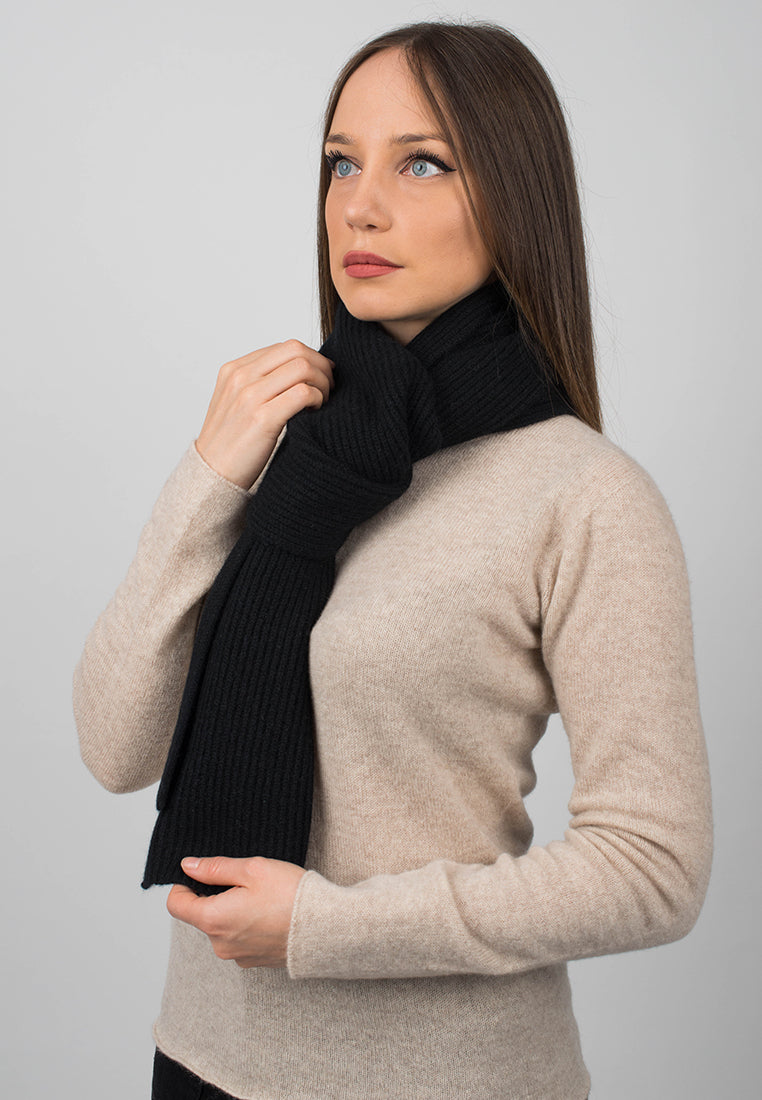 Women's fisherman's rib 100% cashmere scarf, colour Black, view 2 | Dalle Piane Cashmere
