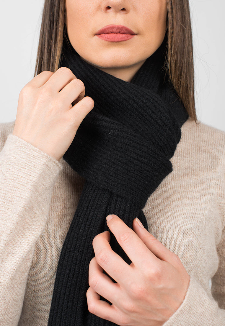 Women's fisherman's rib 100% cashmere scarf, colour Black, view 3 | Dalle Piane Cashmere