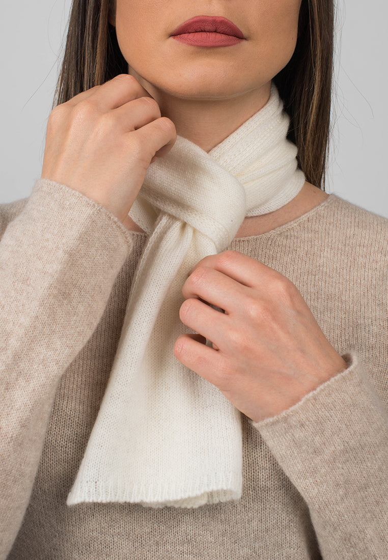 Women's 100% cashmere skinny scarf, colour Cream, view 4 | Dalle Piane Cashmere
