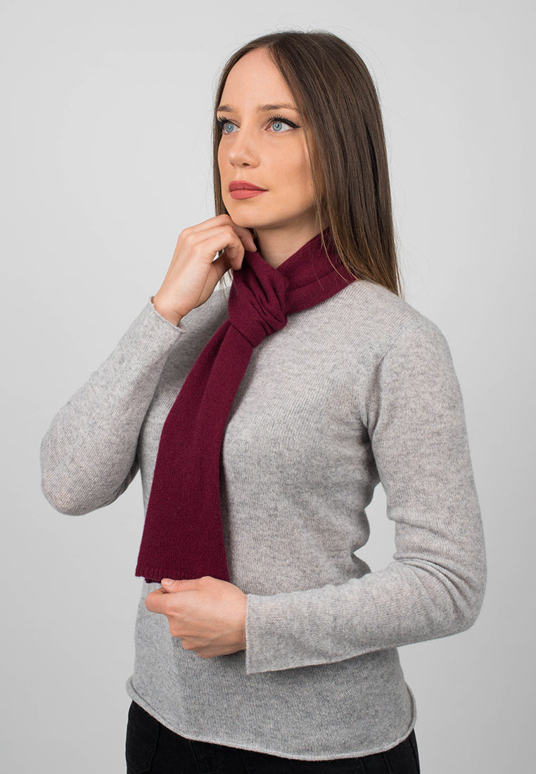 Women's 100% cashmere skinny scarf, colour Bordeaux, view 3 | Dalle Piane Cashmere