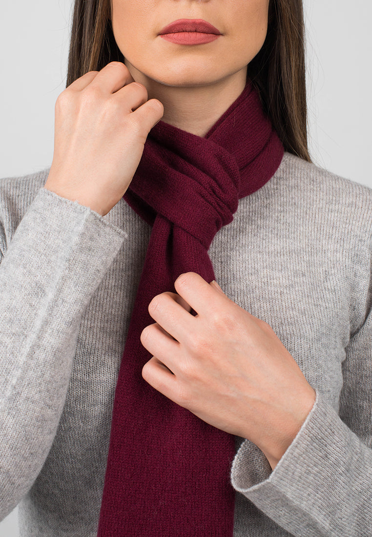 Women's 100% cashmere skinny scarf, colour Bordeaux, view 4 | Dalle Piane Cashmere