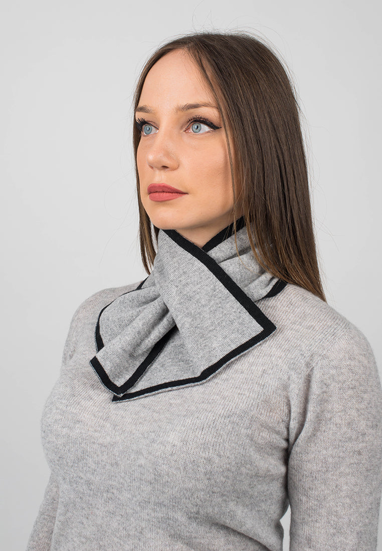 Women's reversible 100% cashmere neck warmer, colour Black, view 4 | Dalle Piane Cashmere