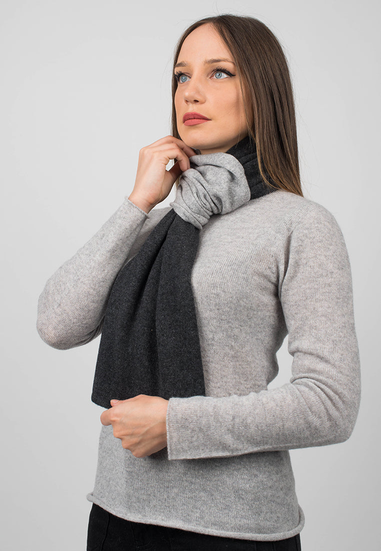 Women's two-tone 100% cashmere scarf, colour Anthracite-Grey, view 4 | Dalle Piane Cashmere