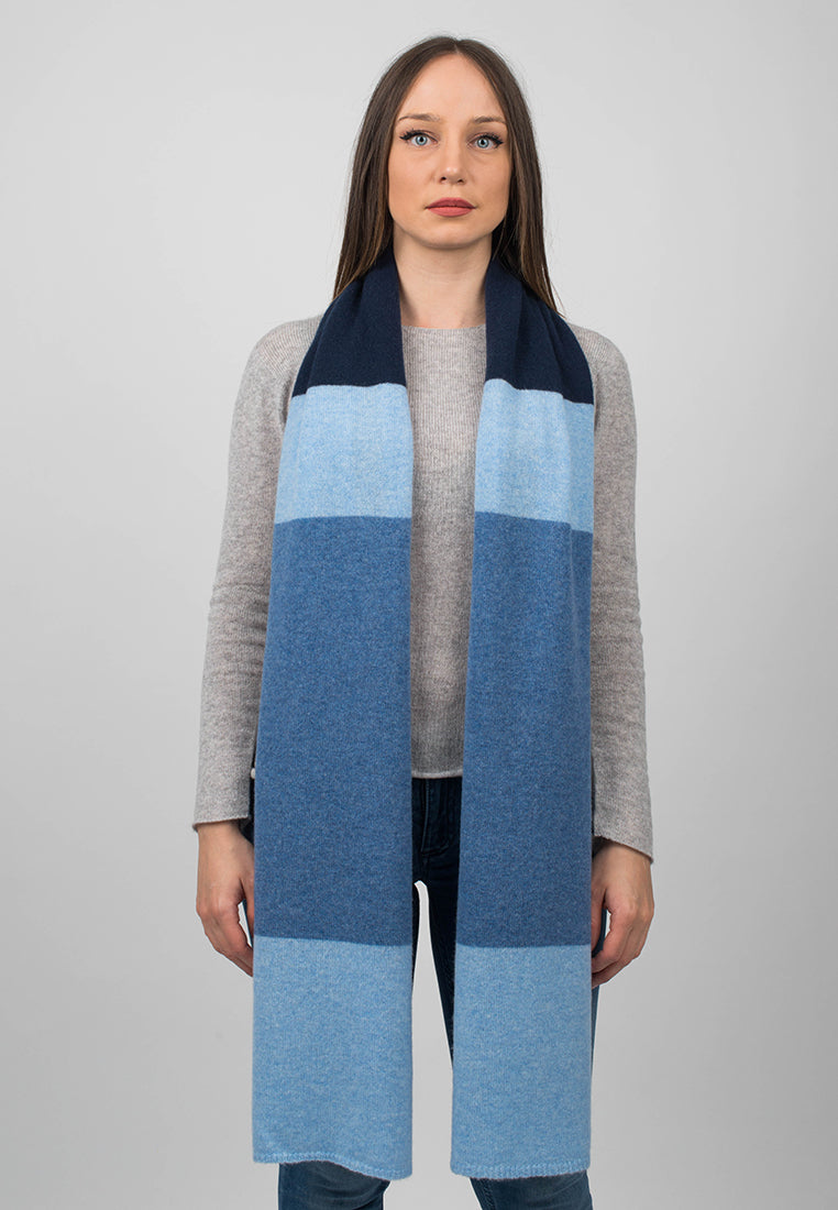 Women's three-colour 100% cashmere scarf, colour Blue-Sky-Light Blue, view 2 | Dalle Piane Cashmere
