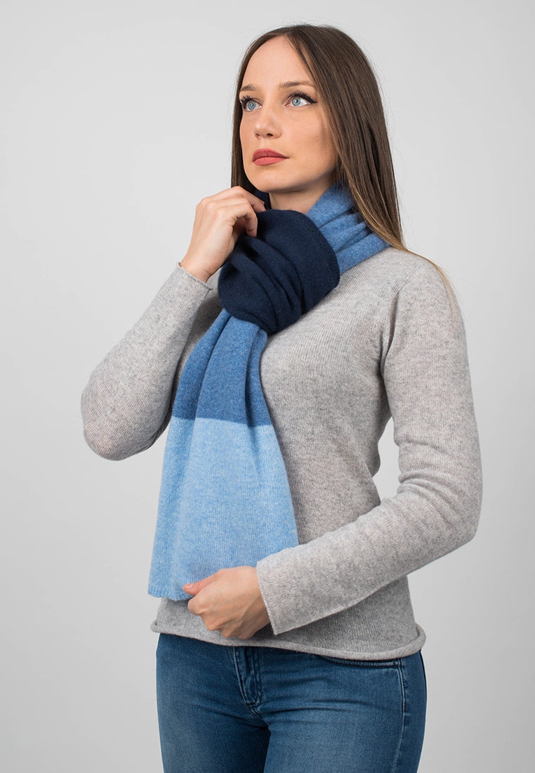 Women's three-colour 100% cashmere scarf, colour Blue-Sky-Light Blue, view 4 | Dalle Piane Cashmere
