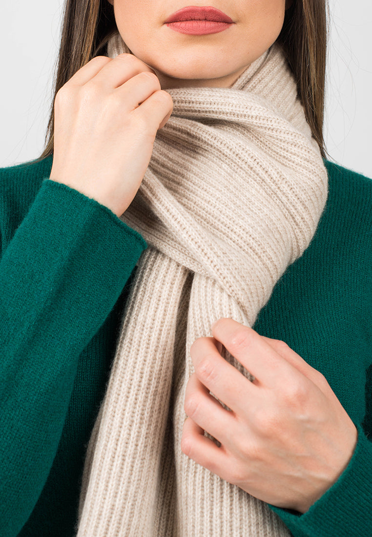 Women's fisherman's rib 100% cashmere scarf, colour Beige, view 4 | Dalle Piane Cashmere