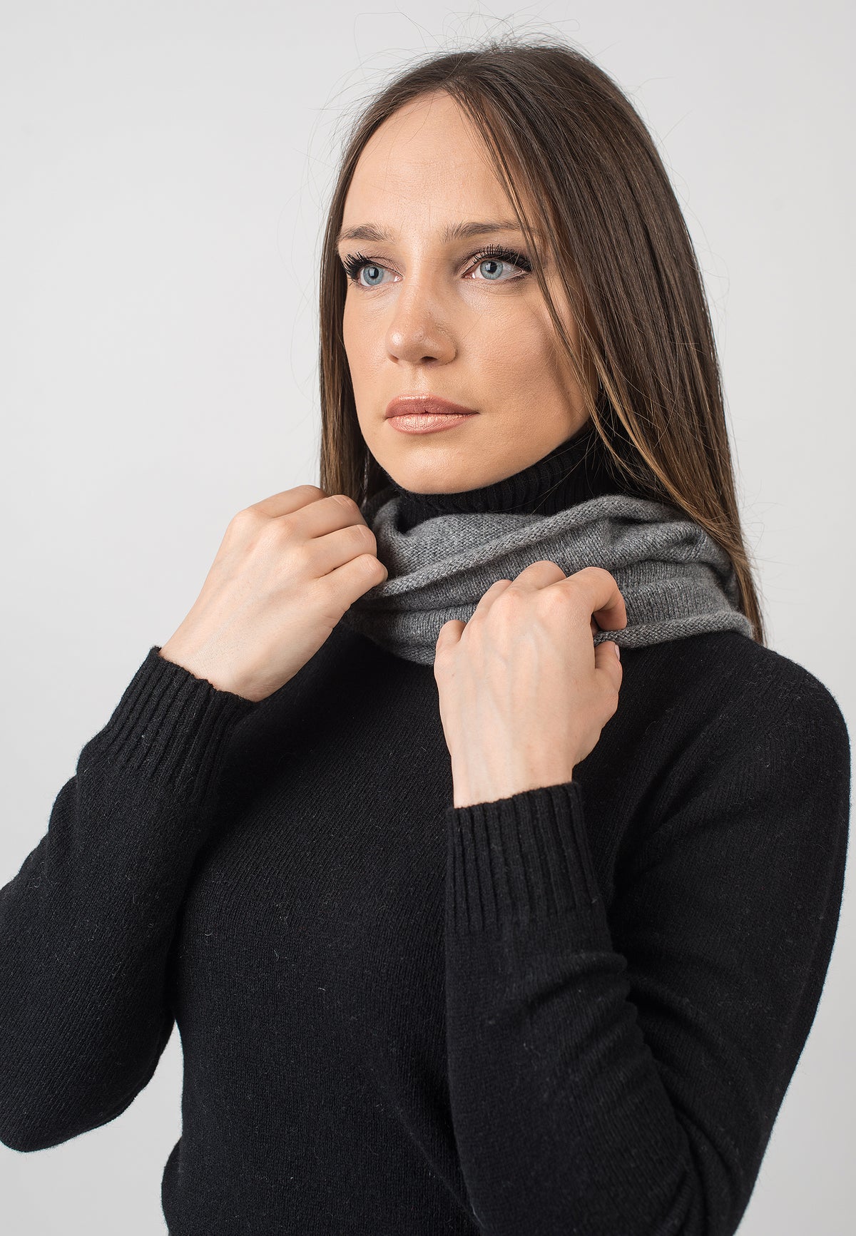 Recycled cashmere neck warmer, colour Grey, view 2 | Dalle Piane Cashmere