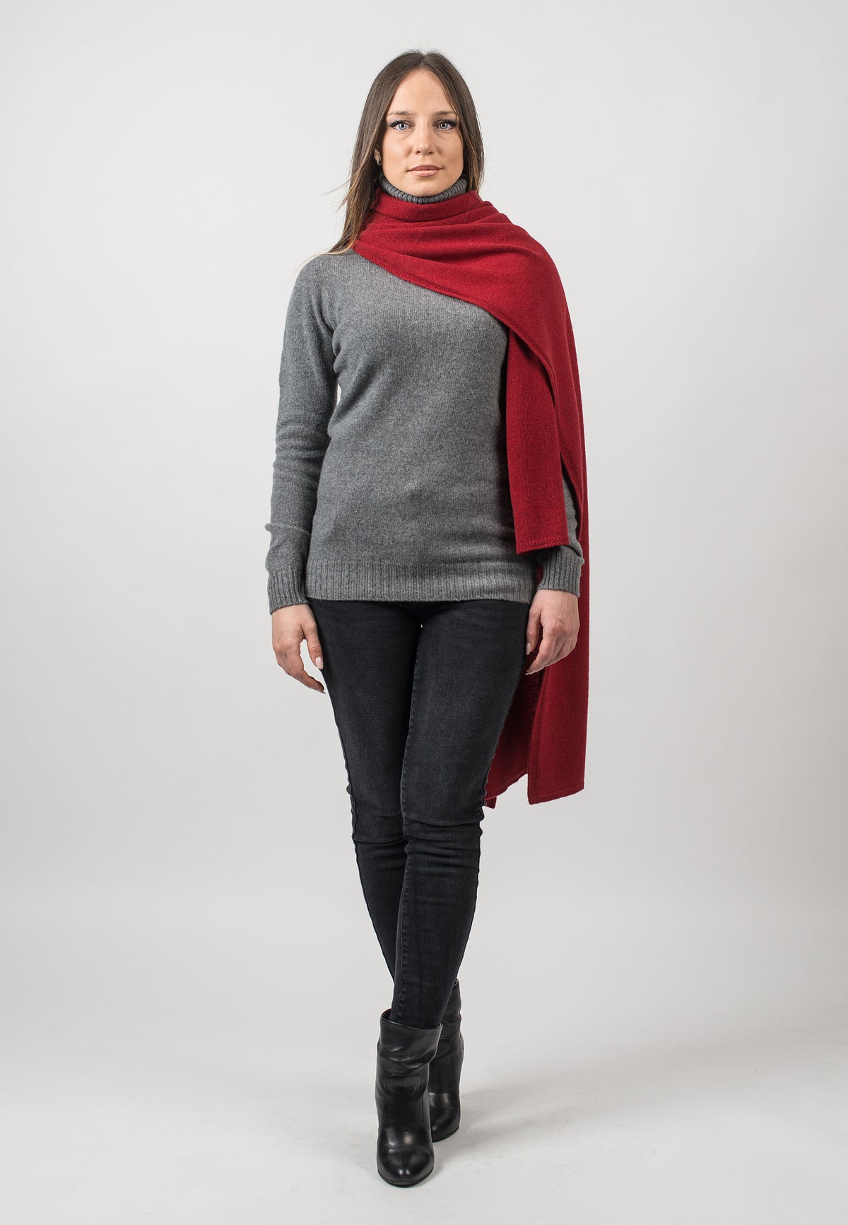 Recycled cashmere wrap, colour Red, view 2 | Dalle Piane Cashmere