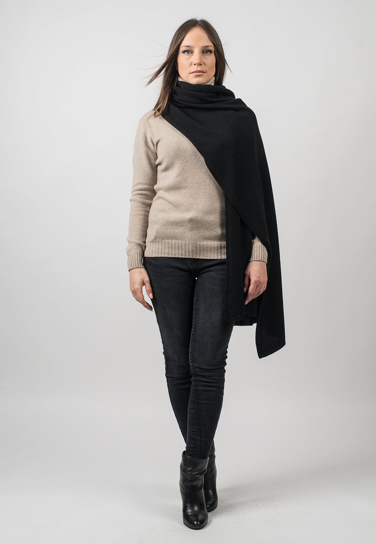 Recycled cashmere wrap, colour Black, view 2 | Dalle Piane Cashmere