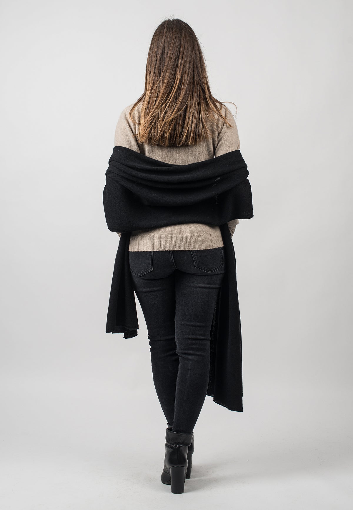 Recycled cashmere wrap, colour Black, view 3 | Dalle Piane Cashmere