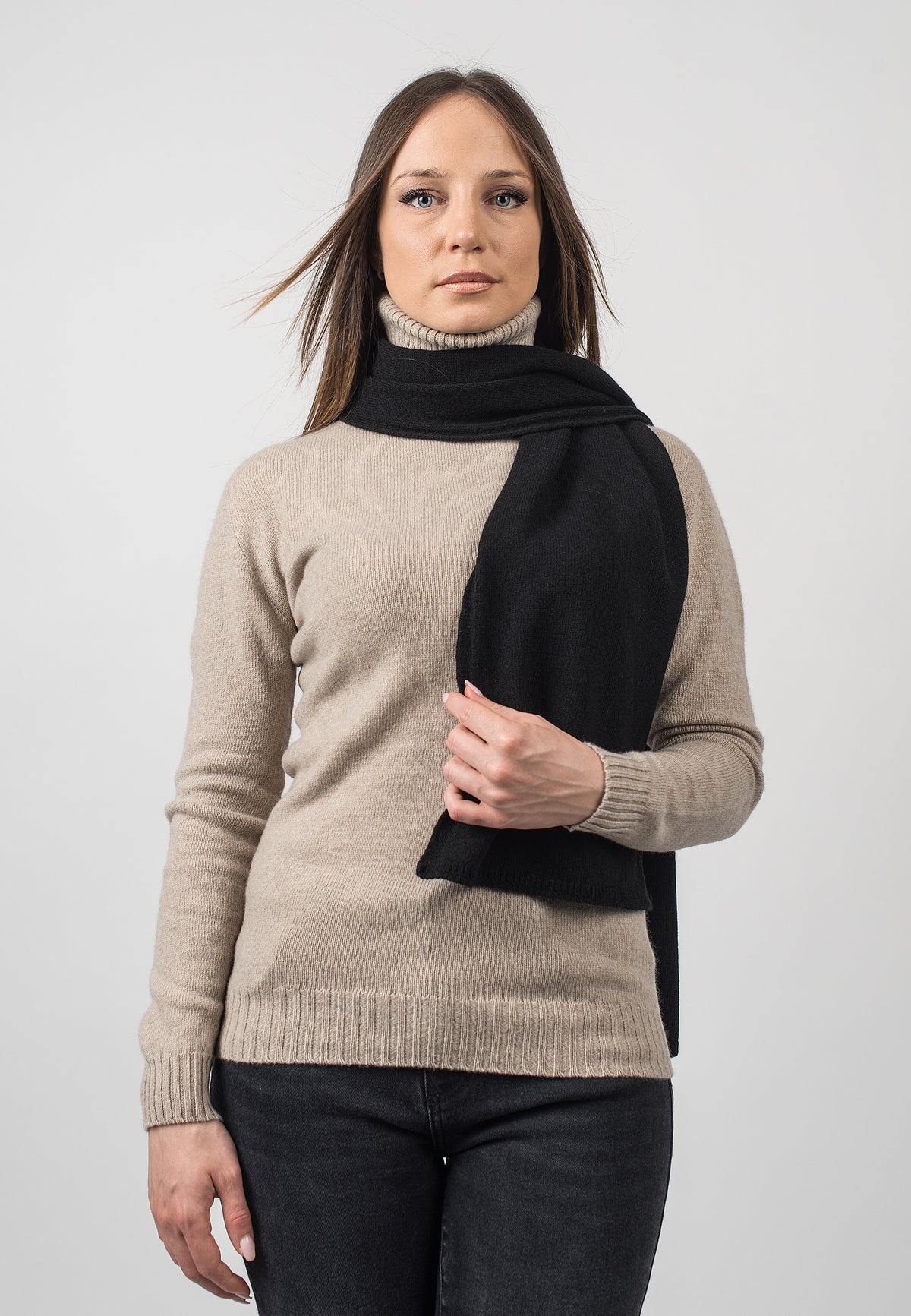 Women's recycled cashmere scarf, colour Black, view 2 | Dalle Piane Cashmere