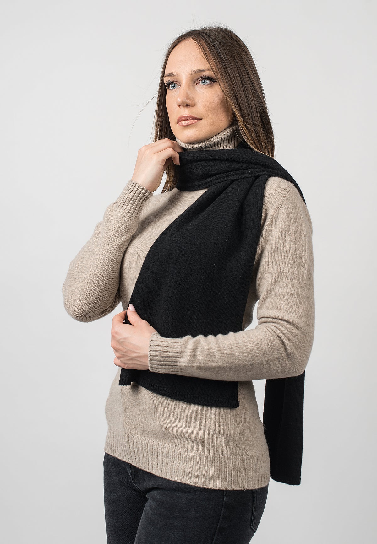 Women's recycled cashmere scarf, colour Black, view 3 | Dalle Piane Cashmere