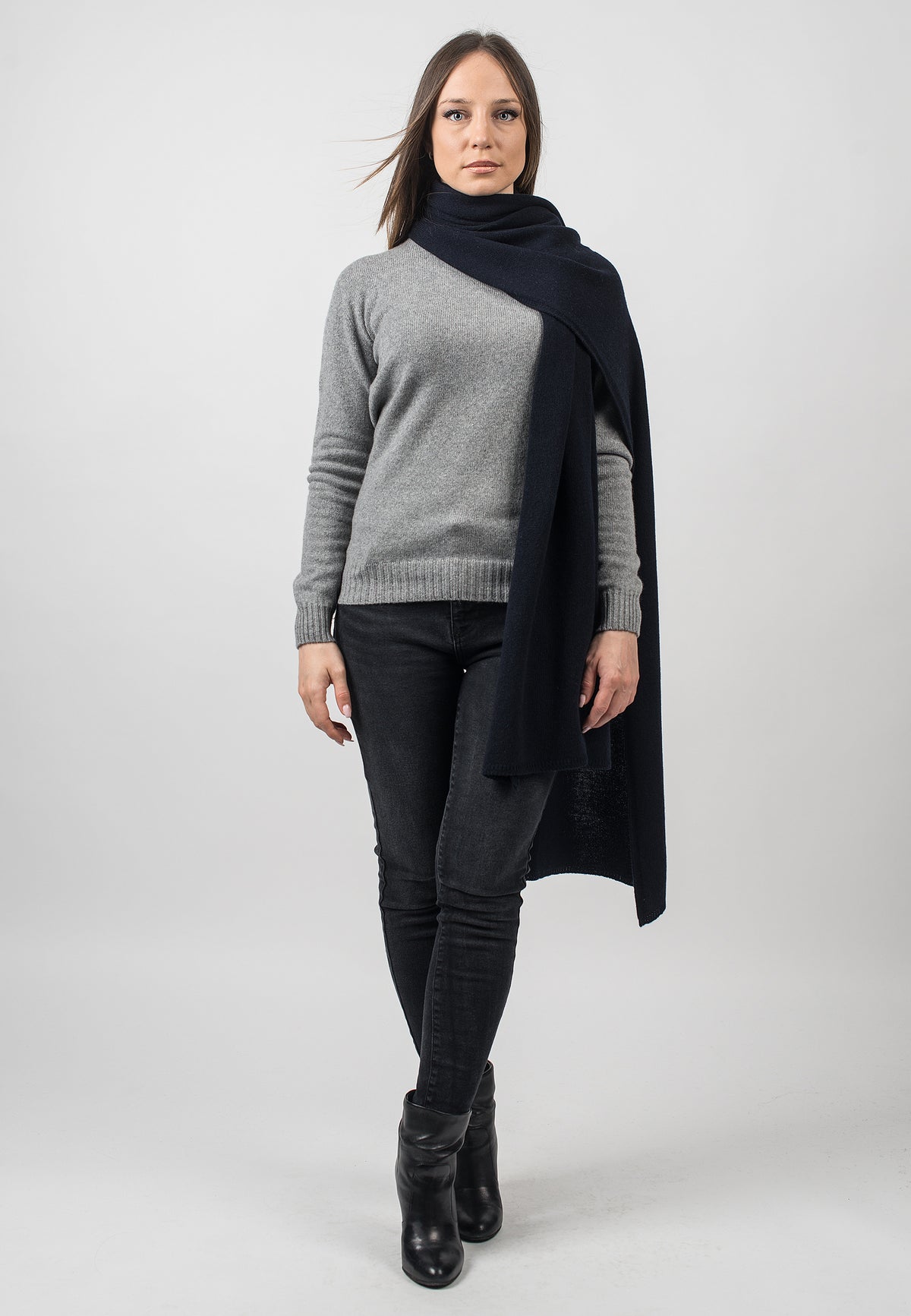 Recycled cashmere wrap, colour Blue, view 2 | Dalle Piane Cashmere